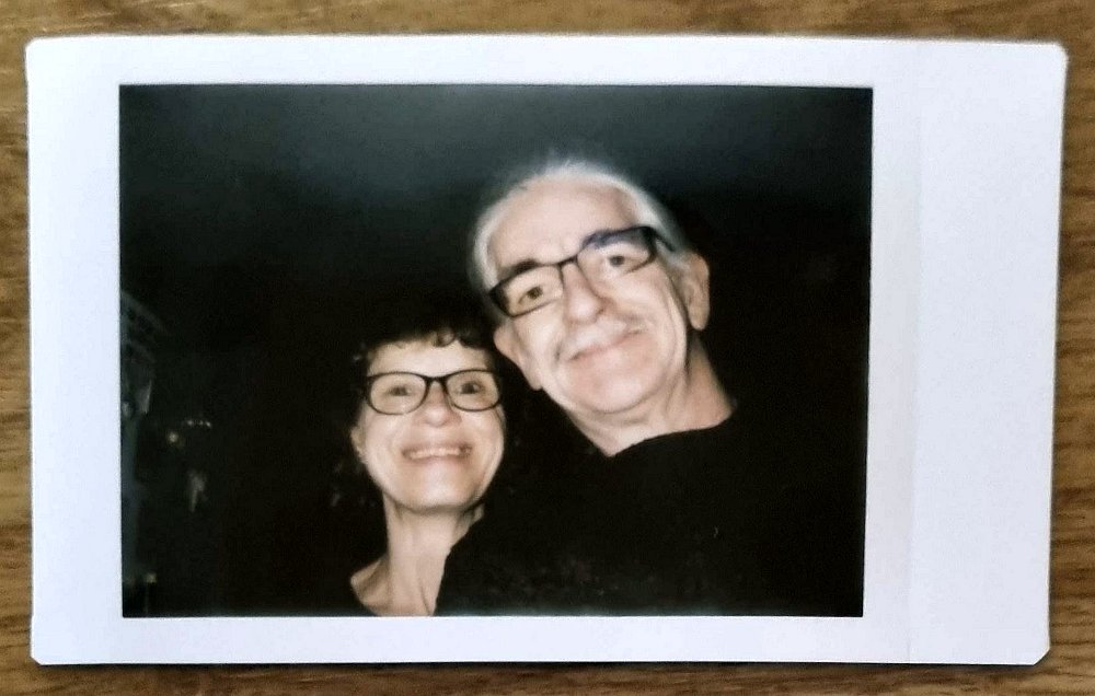 Wir-5-2-2023-instax Unsere Sofortbildkamera hat auch einen Selfie-Modus.