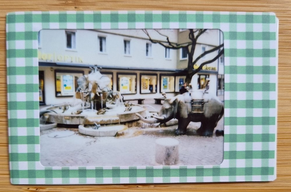 instax geislingen brunnen 2023-04-24 Forellenbrunnen, Geislingen an der Steige