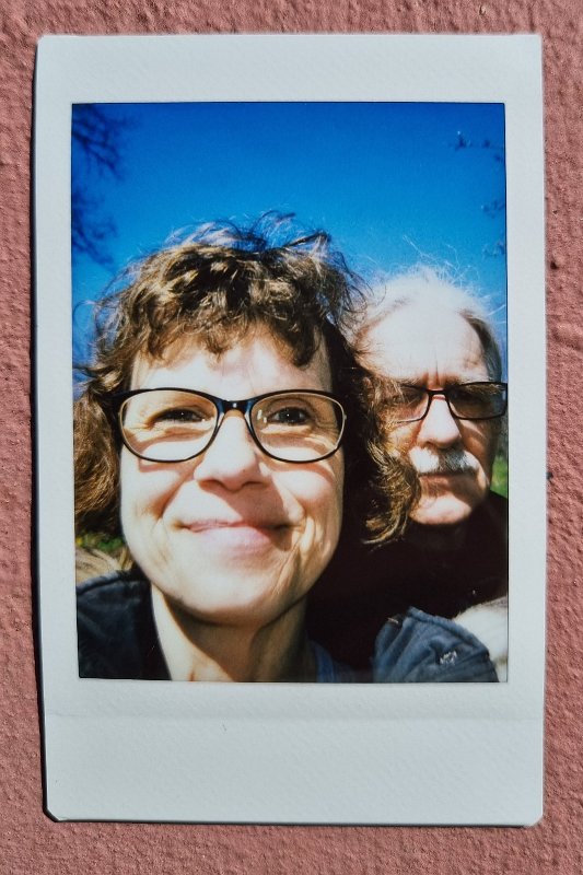 instax wir 2023-04-21 - 2 Spazieren und Gassi am Kloster Bebenhausen