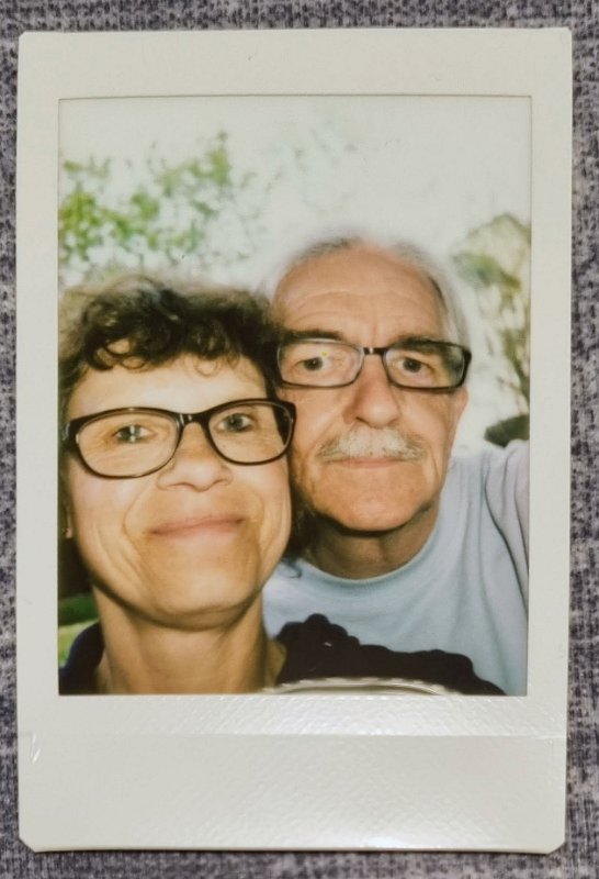 instax wir 2023-05-05-1 Zuhause auf dem Balkon