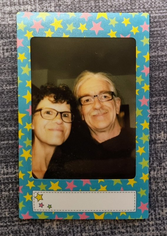 instax wir 2023-4-20 Im Wohnzimmer