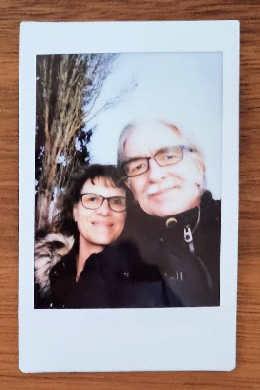 instax-2023-01-15 (14) Spazieren gehen, Cora ist dabei, auch wenn sie nicht auf dem Selfie ist