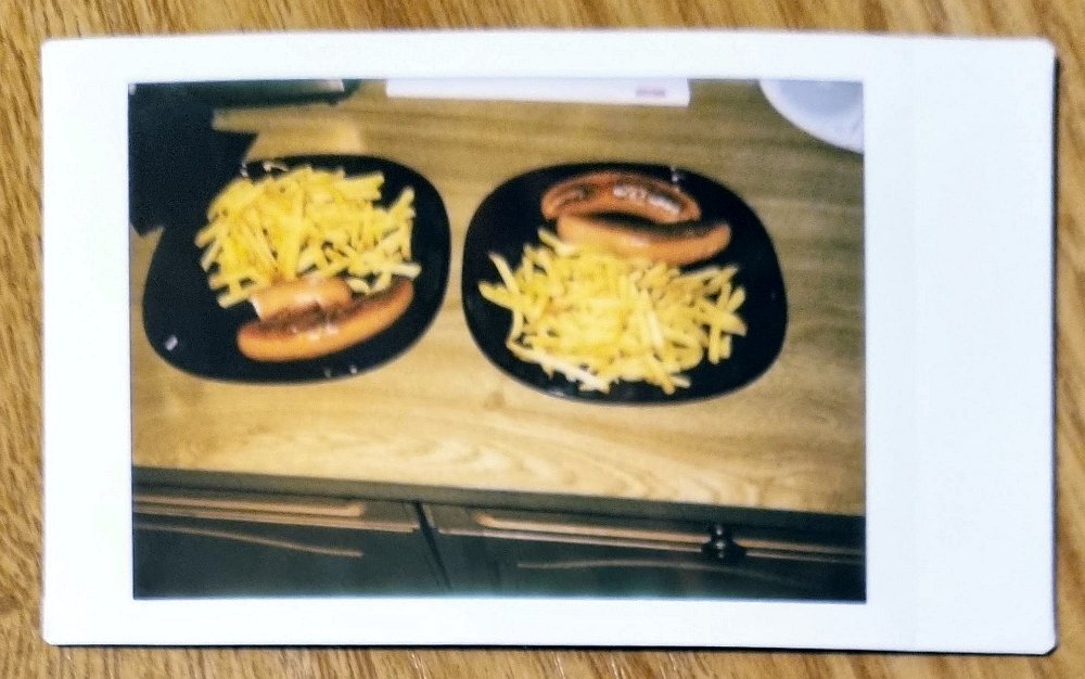 instax-rote-wurst-mit-pommes-2023-02-16 Rote Wurst mit Pommes Frites