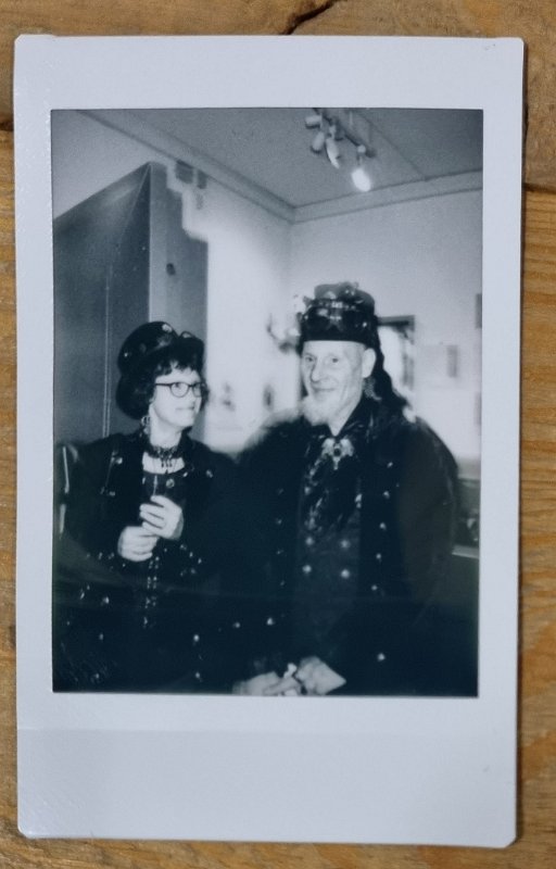 instax-sabine-ernst-schweinemuseum 2023-04-08 Schweinemuseum Stuttgart, Karsamstag, 8.4.2023 Zu den Steampunk-Bildern