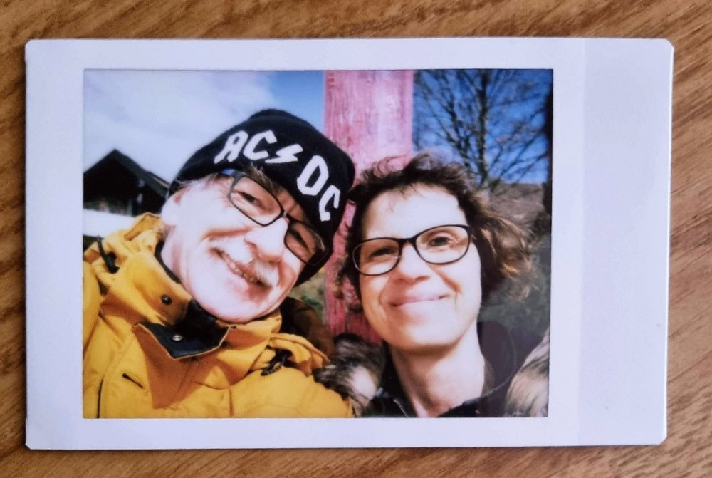 instax-wir-2023-03-26 Wir beim Spazieren und Gassi